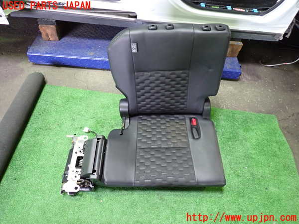 5UPJ-37027235]ヴォクシー(ノア)(MZRA90W)右3列目シート 中古_m0001.jpg