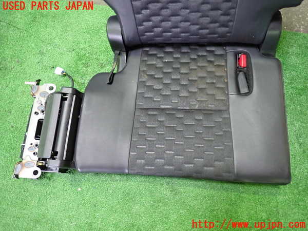5UPJ-37027235]ヴォクシー(ノア)(MZRA90W)右3列目シート 中古_m0003.jpg
