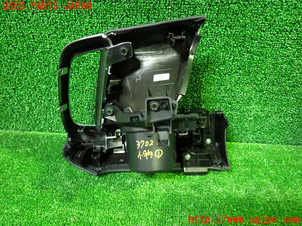 1UPJ-37027841]ヴォクシー(ノア)(MZRA90W)小物入れ1 中古_m0003.jpg