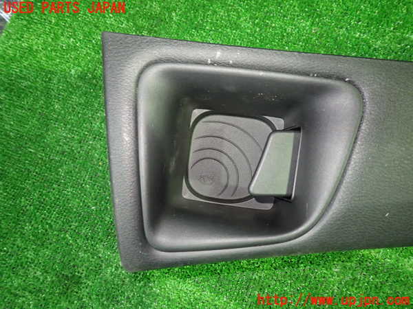 1UPJ-37077841]セレナ(C28)小物入れ1 中古_m0002.jpg