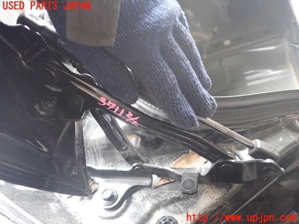 1UPJ-37111513]GR86(BRZ)(ZN8)トランクヒンジ1 中古_m0002.jpg