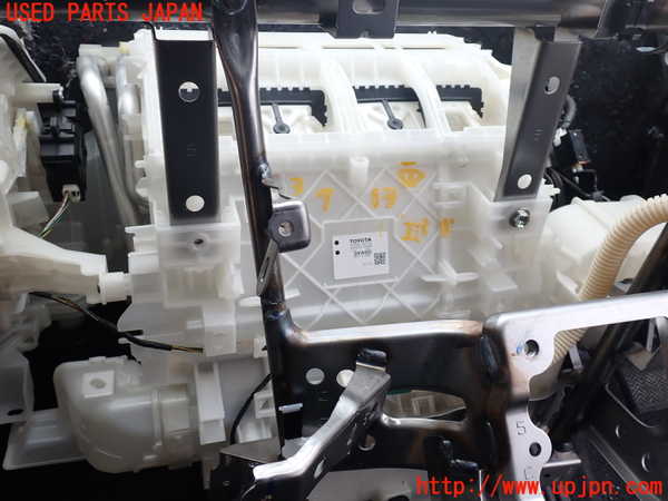 1UPJ-37136081]ヴォクシー(ノア)(ZRR80W)エバポレーター1 中古_m0001.jpg