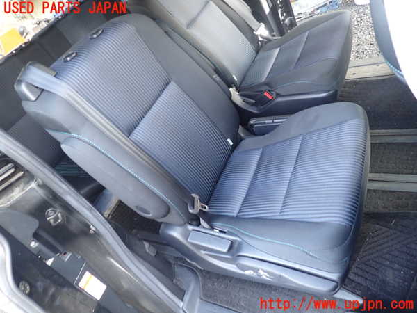 1UPJ-37137145]ヴォクシー(ノア)(ZRR80W)右2列目シート 中古_m0001.jpg