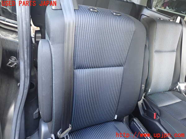 1UPJ-37137145]ヴォクシー(ノア)(ZRR80W)右2列目シート 中古_m0002.jpg