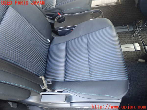 1UPJ-37137145]ヴォクシー(ノア)(ZRR80W)右2列目シート 中古_m0003.jpg