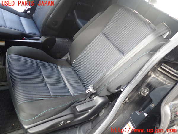 1UPJ-37137175]ヴォクシー(ノア)(ZRR80W)左2列目シート 中古_m0001.jpg