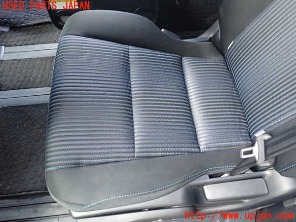 1UPJ-37137175]ヴォクシー(ノア)(ZRR80W)左2列目シート 中古_m0003.jpg