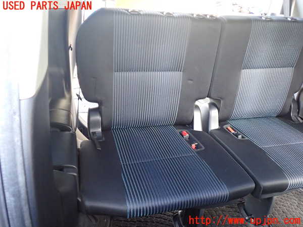 1UPJ-37137235]ヴォクシー(ノア)(ZRR80W)右3列目シート 中古_m0001.jpg
