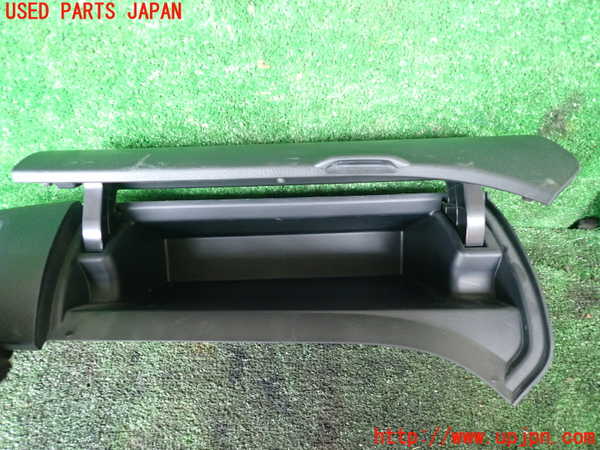5UPJ-37137841]ヴォクシー(ノア)(ZRR80W)小物入れ1 中古_m0002.jpg