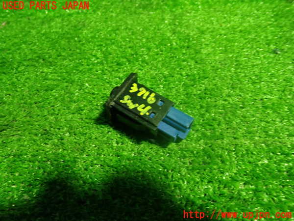 1UPJ-37166309]クラウン ハイブリッド(AZSH20)スイッチ4 (トランクオープナー) 中古_m0002.jpg