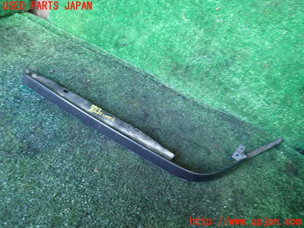 1UPJ-37171142]ベンツ C280 W202(202028)左ヘッドライトリム 中古_m0001.jpg