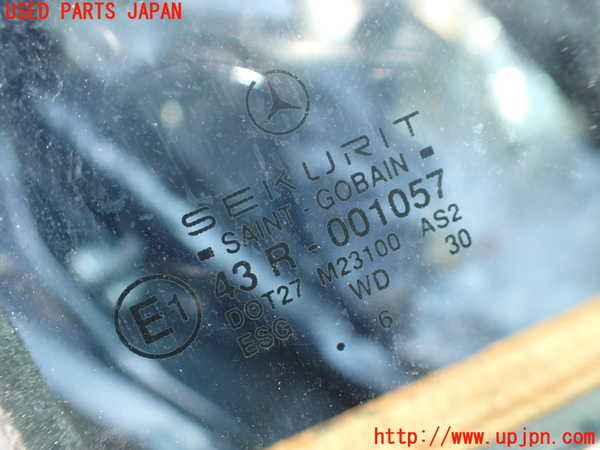 1UPJ-37171290]ベンツ C280 W202(202028)右後ドア SEKURIT M23100 中古_m0005.jpg