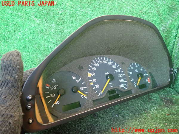1UPJ-37176170]ベンツ C280 W202(202028)スピードメーター 中古_m0002.jpg