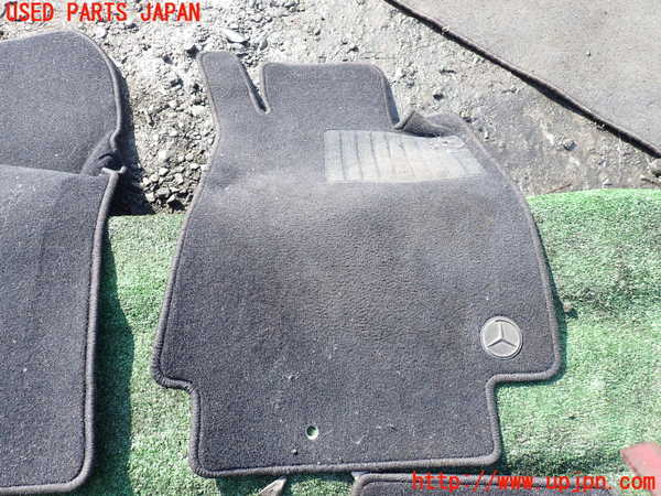 1UPJ-37177800]ベンツ C280 W202(202028)フロアマット 中古_m0002.jpg