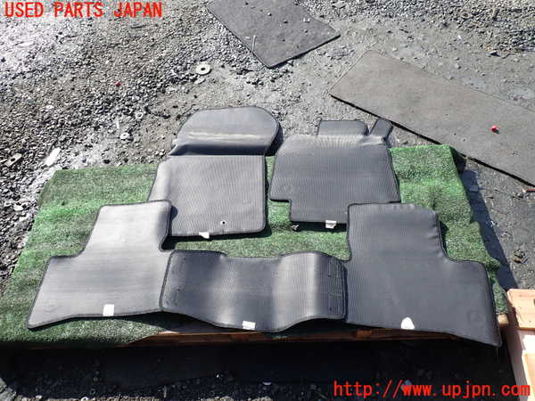 1UPJ-37177800]ベンツ C280 W202(202028)フロアマット 中古_m0005.jpg