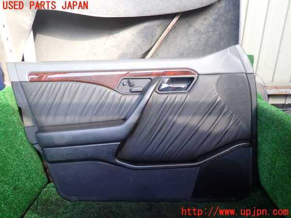 1UPJ-37171264]ベンツ C280 W202(202028)左前ドア内張り 中古_m0001.jpg