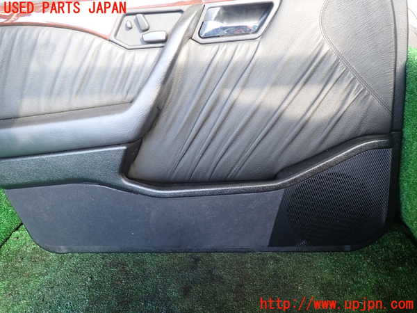 1UPJ-37171264]ベンツ C280 W202(202028)左前ドア内張り 中古_m0003.jpg