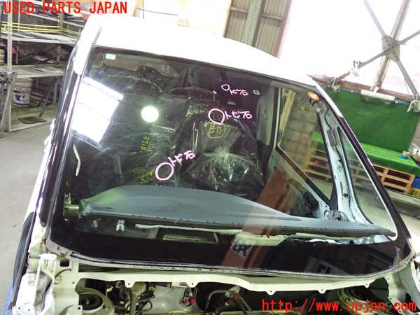 1UPJ-37181195]セレナ e-POWER(HFC27)フロントガラス 中古(43R-010481 M813I)_m0001.jpg