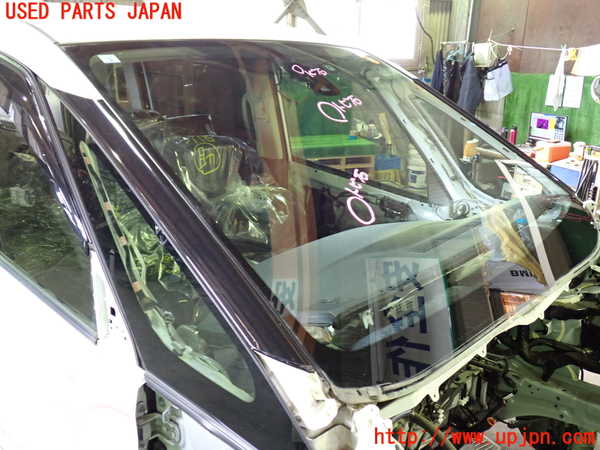 1UPJ-37181195]セレナ e-POWER(HFC27)フロントガラス 中古(43R-010481 M813I)_m0002.jpg