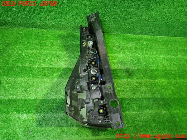 1UPJ-37181530]セレナ e-POWER(HFC27)右テールランプ 中古_m0002.jpg
