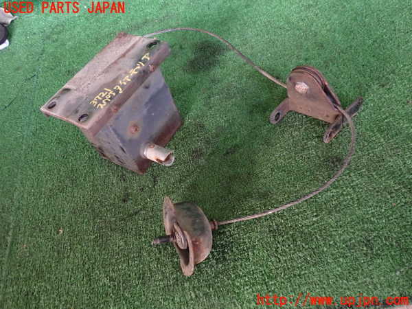 2UPJ-37211700]セドリック ワゴン(WY30)スペアタイヤキャリア 中古_m0001.jpg