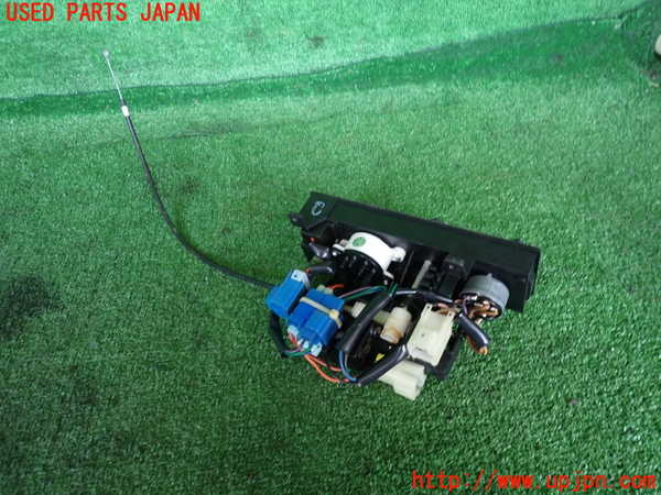 2UPJ-37226066]グロリア ワゴン(WY30)エアコンスイッチ1 中古_m0003.jpg