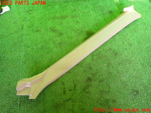 2UPJ-37227655]グロリア ワゴン(WY30)右フロントピラートリム 中古_m0001.jpg