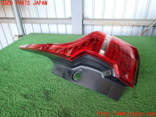 2UPJ-37251530]ボルボ・XC60(UD4204TXC)右テールランプ 中古_m0002.jpg
