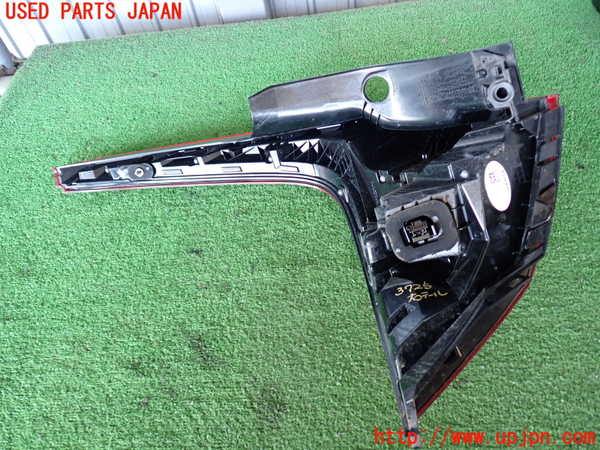 2UPJ-37251530]ボルボ・XC60(UD4204TXC)右テールランプ 中古_m0004.jpg