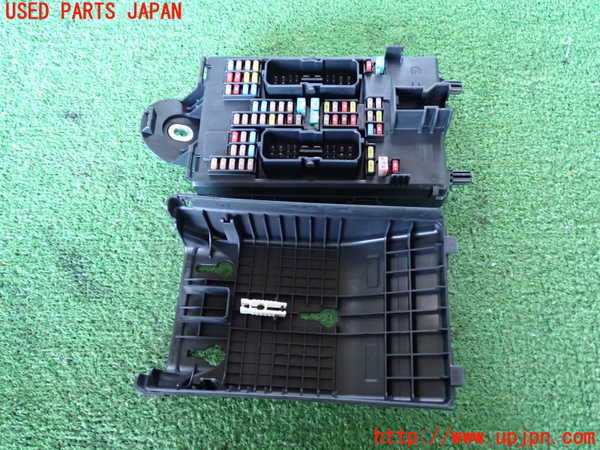 2UPJ-37256741]ボルボ・XC60(UD4204TXC)ヒューズボックス1 中古_m0002.jpg