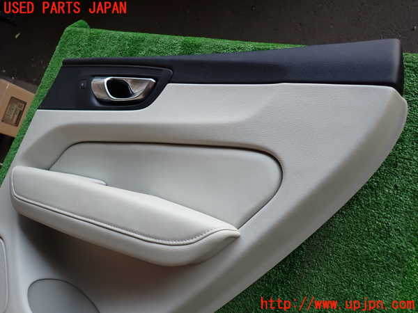 2UPJ-37251294]ボルボ・XC60(UD4204TXC)右後ドア内張り 中古_m0003.jpg