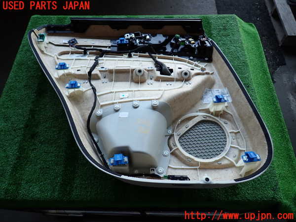 2UPJ-37251294]ボルボ・XC60(UD4204TXC)右後ドア内張り 中古_m0005.jpg