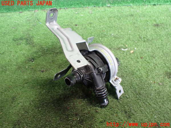 2UPJ-37262110]ベンツ A200 d(177012)(W177)ウォーターポンプ 中古_m0001.jpg