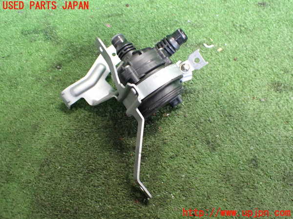 2UPJ-37262110]ベンツ A200 d(177012)(W177)ウォーターポンプ 中古_m0002.jpg