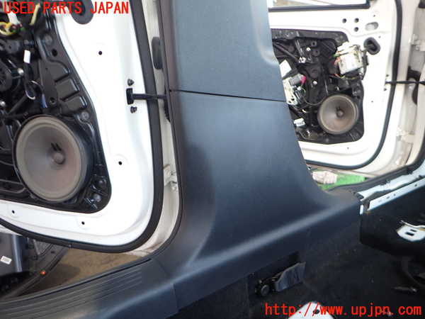 2UPJ-37267670]ベンツ A200 d(177012)(W177)左センターピラートリム 中古_m0003.jpg