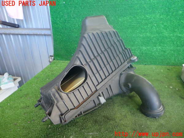2UPJ-37322560]ポルシェ・カイエン S(9PA00)エアクリーナーボックス 中古_m0001.jpg