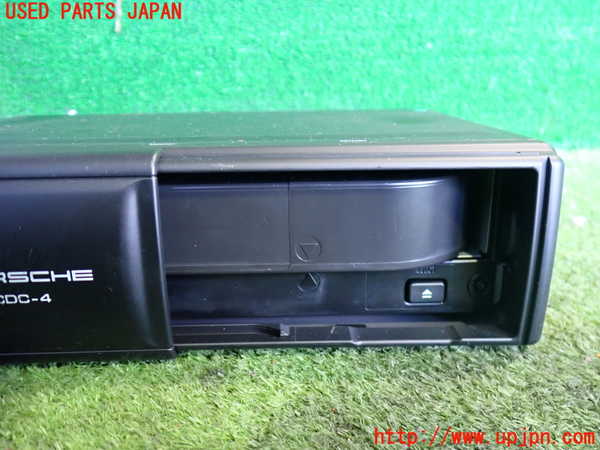 2UPJ-37326505]ポルシェ・カイエン S(9PA00)CDチェンジャー 中古_m0002.jpg