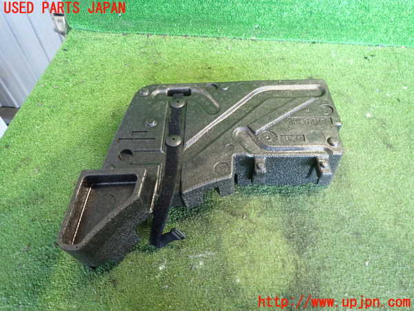 2UPJ-37327772]ポルシェ・カイエン S(9PA00)ラゲッジトレイ2 中古_m0002.jpg