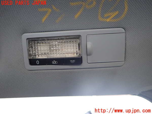 2UPJ-37326413]ポルシェ・カイエン S(9PA00)ルームランプ3 (2列目左) 中古_m0001.jpg