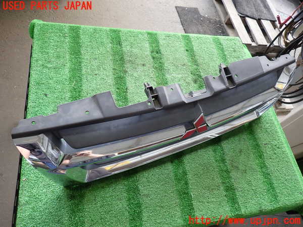 2UPJ-37331050]パジェロ(V75W)ラジエターグリル 中古_m0003.jpg