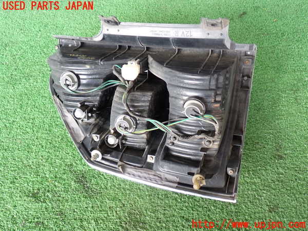 2UPJ-37331530]パジェロ(V75W)右テールランプ 中古_m0004.jpg
