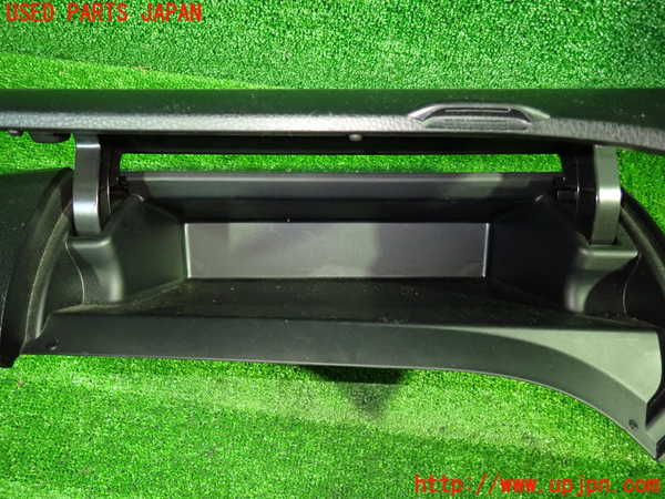 5UPJ-37397516]ヴォクシーハイブリッド(ノアハイブリッド)(ZWR80G)グローブボックス1 (上側) 中古_m0002.jpg