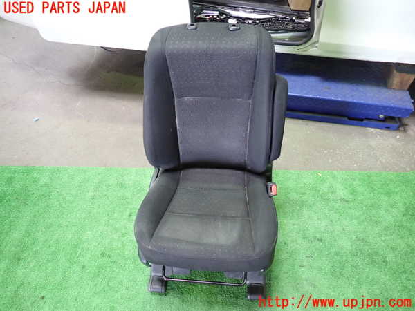 5UPJ-37397035]ヴォクシーハイブリッド(ノアハイブリッド)(ZWR80G)運転席シート 中古_m0001.jpg