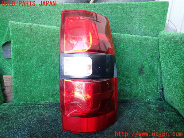 1UPJ-37431530]シボレー・サバーバン(型式不明)右テールランプ 中古_m0001.jpg