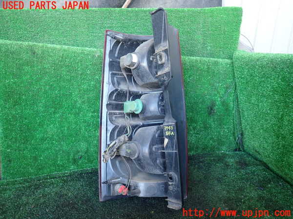 1UPJ-37431530]シボレー・サバーバン(型式不明)右テールランプ 中古_m0003.jpg