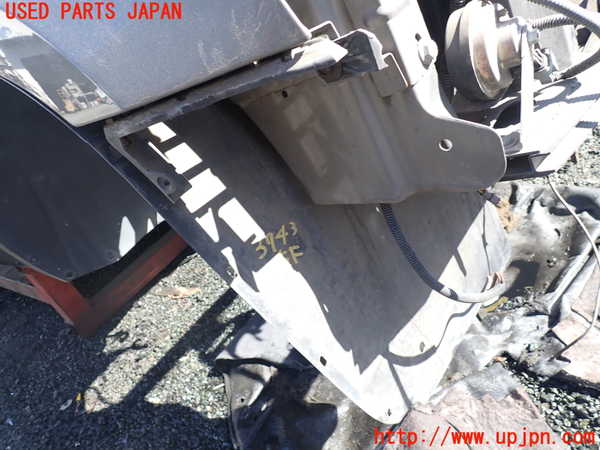 1UPJ-37431090]シボレー・サバーバン(型式不明)右前フェンダーライナー 中古_m0001.jpg