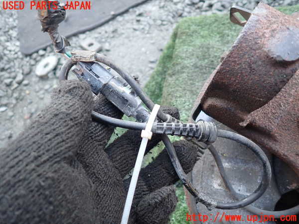 1UPJ-37434290]シボレー・サバーバン(型式不明)右フロントナックルハブ 中古_m0003.jpg