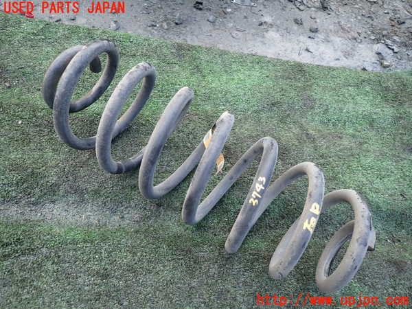 1UPJ-37435100]シボレー・サバーバン(型式不明)右リアスプリング 中古_m0001.jpg