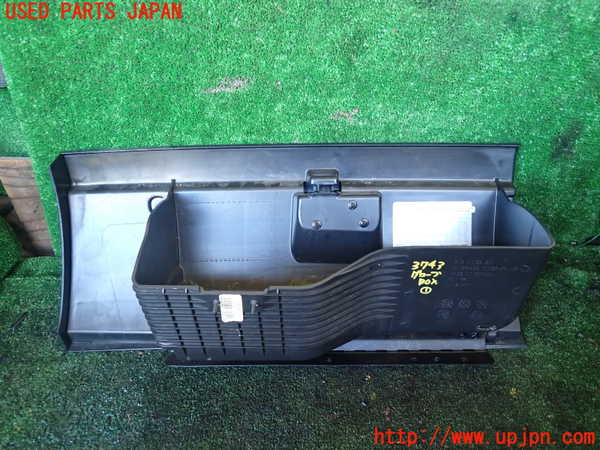 1UPJ-37437516]シボレー・サバーバン(型式不明)グローブボックス1 中古_m0004.jpg