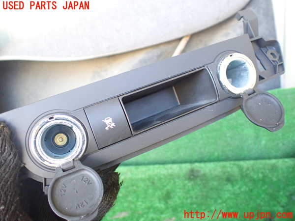 1UPJ-37437841]シボレー・サバーバン(型式不明)小物入れ1 中古_m0002.jpg